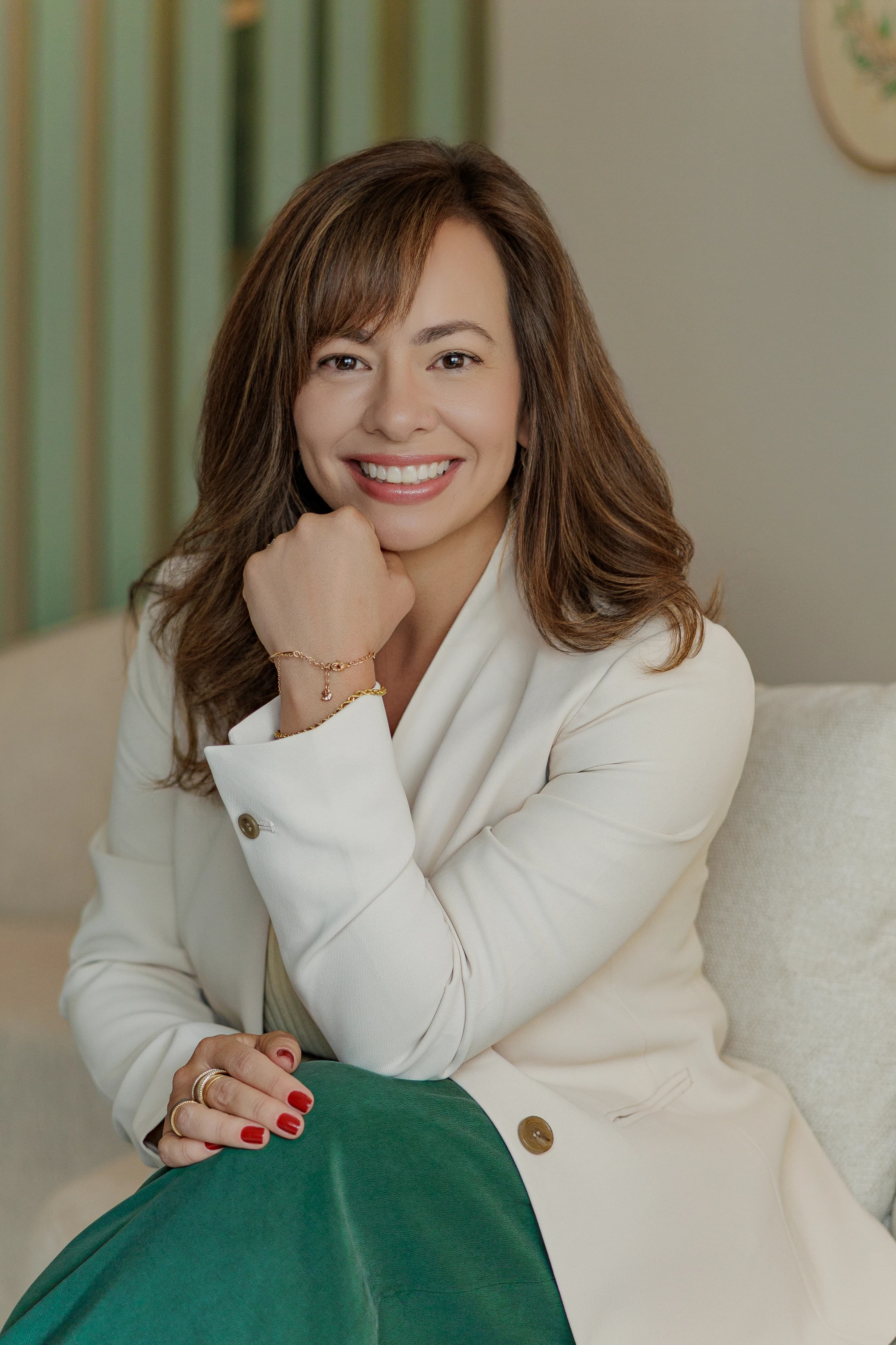 Psicóloga Camila Mazzanti em retrato profissional demonstrando escuta ativa e acolhimento